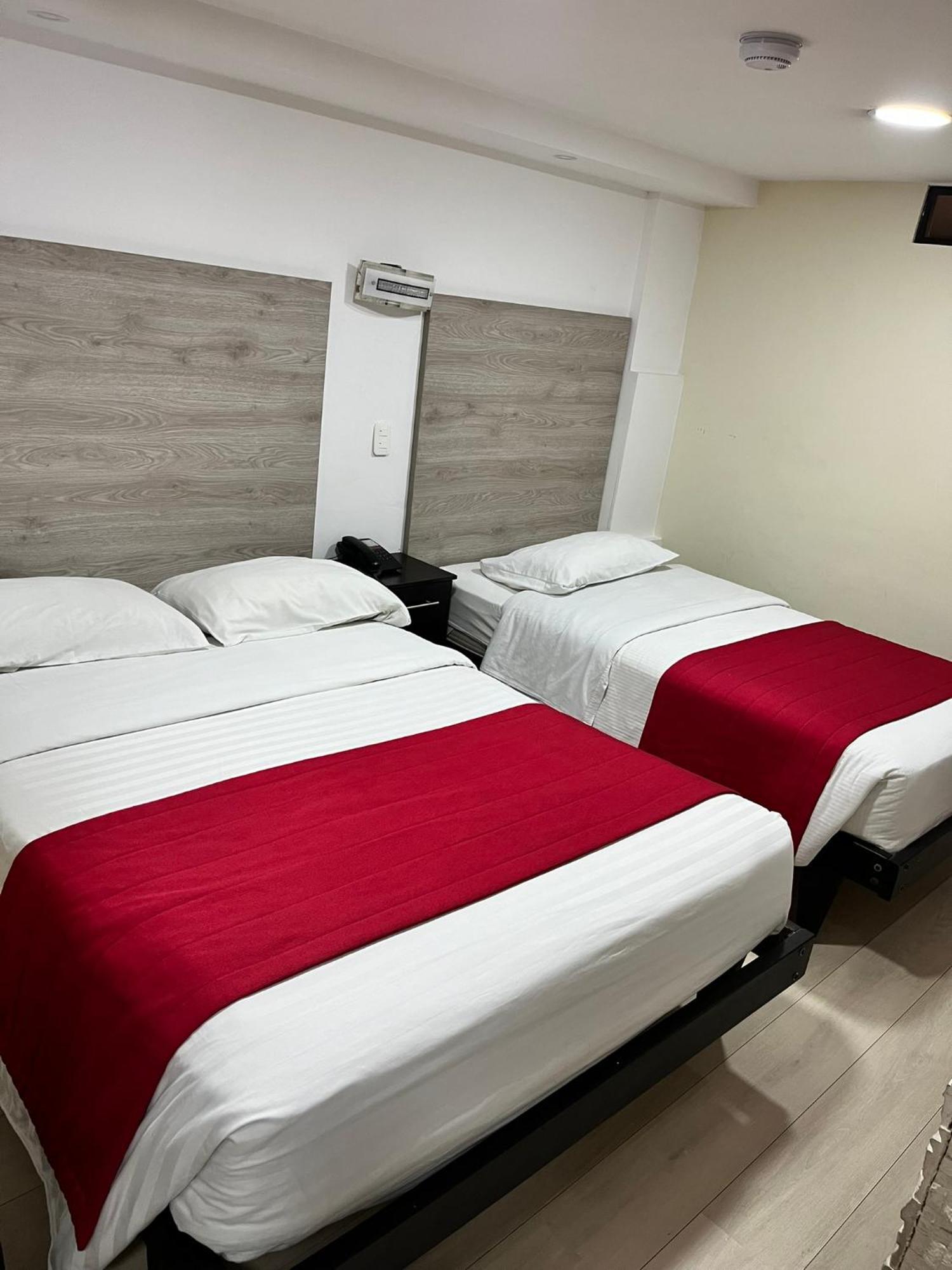 Hotel Imperial อัมบาโต ภายนอก รูปภาพ