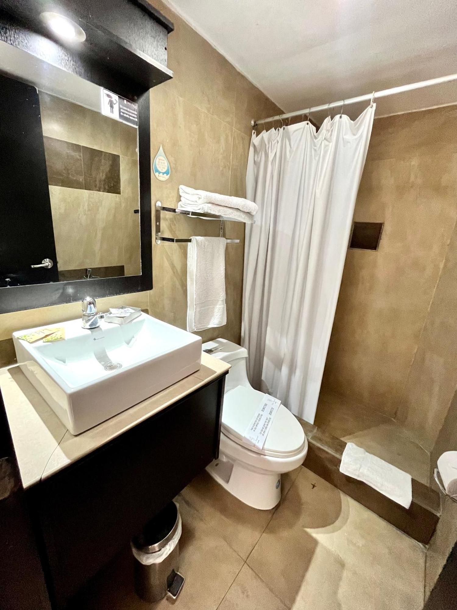Hotel Imperial อัมบาโต ภายนอก รูปภาพ